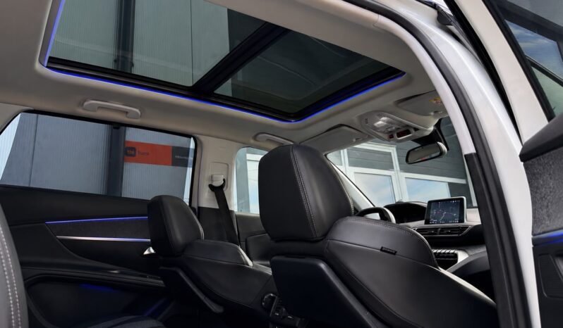 
								Peugeot 5008 full									
