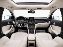 
										Mercedes-Benz GLA200 full									