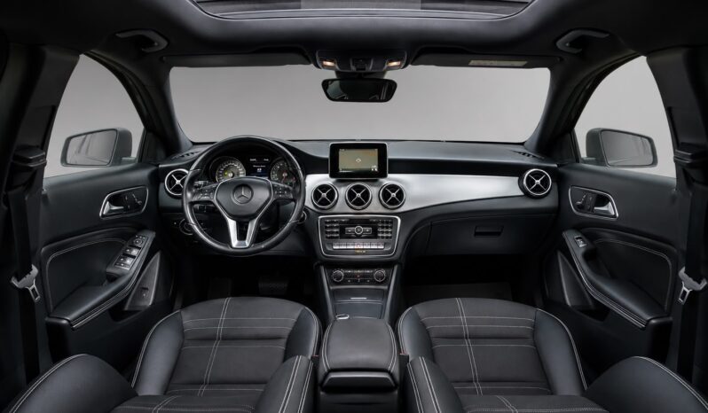 
								Mercedes-Benz GLA220 full									