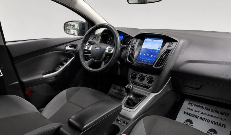 
								Ford Focus “Model Ghia” full									