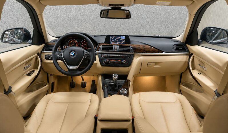 
								BMW Seria 3 full									