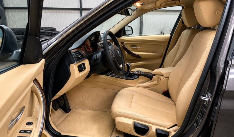 
								BMW Seria 3 full									