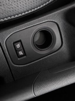 
										Dacia Duster “Model Laureate” full									