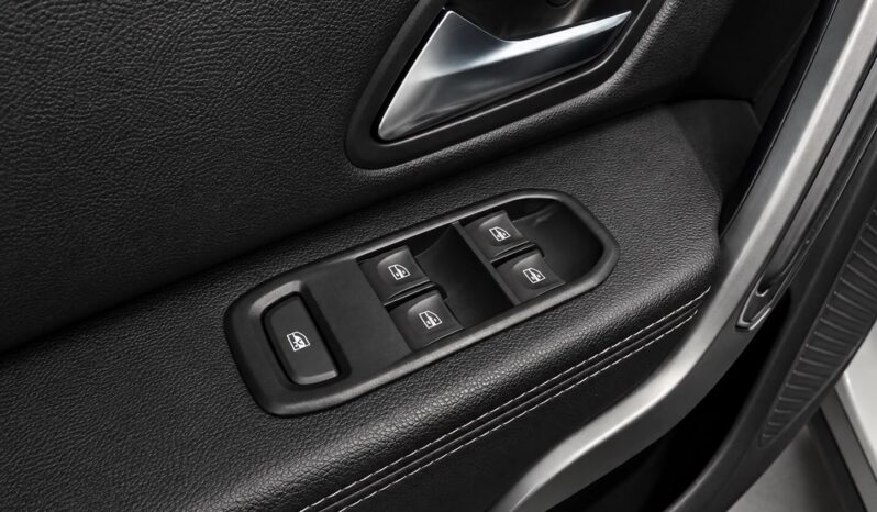 
								Dacia Duster “Model Laureate” full									