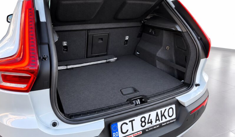 
Volvo XC40 full									