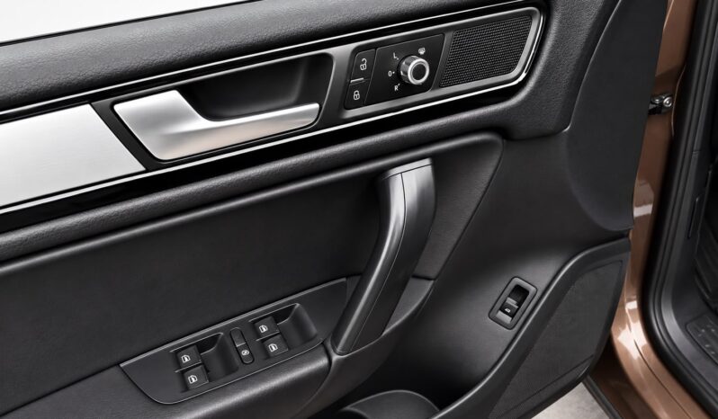 
								Volkswagen Touareg full									