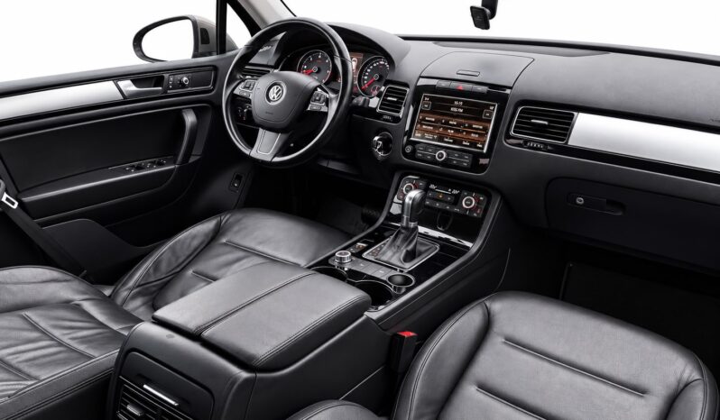 
								Volkswagen Touareg full									